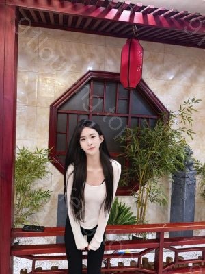 镜前E杯爆乳战神西西