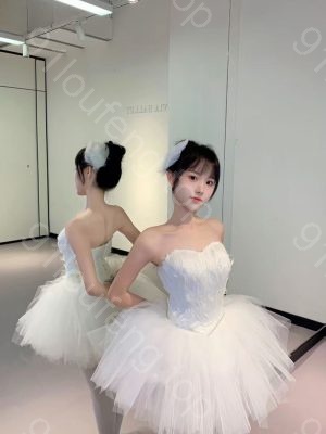 大眼镜框妹妹