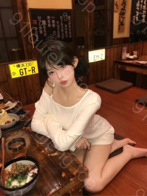 黑丝眼镜少妇