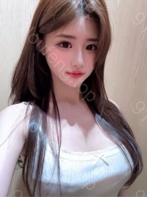 粉嫩蜜桃妹
