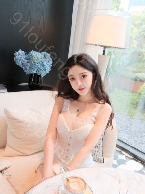冷白皮美腿小少妇