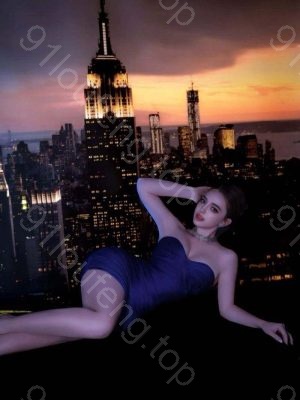 瑶海丸子头美妇