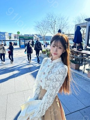 玩个大奶妹让人精神倍佳