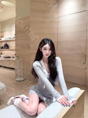 用手指抠她下面丝毫不抗拒