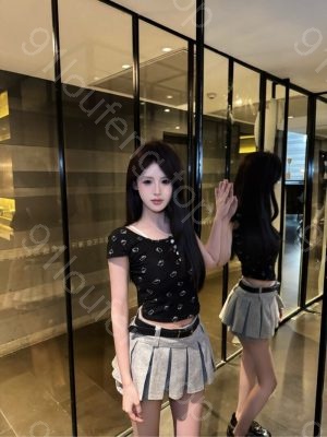 清纯嫩妹大奶长腿鱼儿